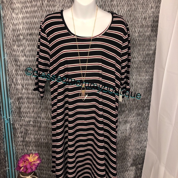 Plus Size  Dress - Picture 2 of 6